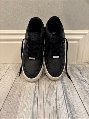 Nike Men’s Low-Top Sneakers in Black and White
